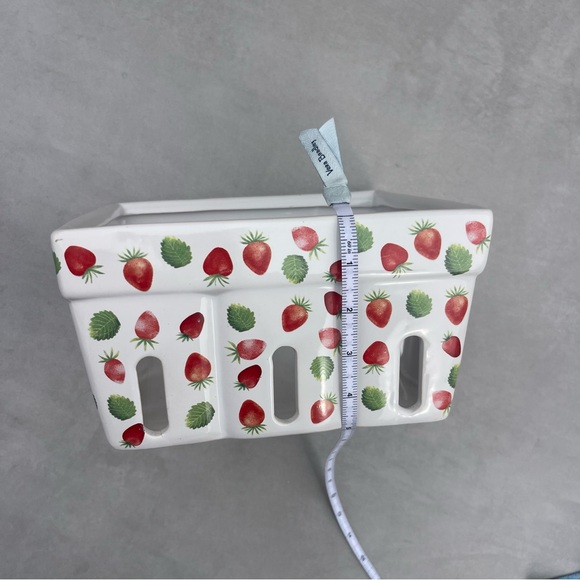 Porcelain Berry Basket - Picture 2 of 7